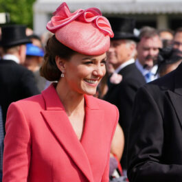 Kate Middleton, îmbrăcată în roșu, la un eveniment regal