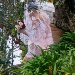Kourtney Kardashian, cu voalul pe față, la nunta din Portofino