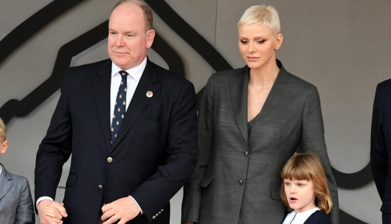 Prințesa Charlene, alături de soțul și unul dintre copiii ei, la un eveniment în Monaco
