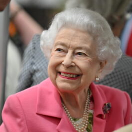 Regina Elisabeta, la un eveniment cu flori, în Londra