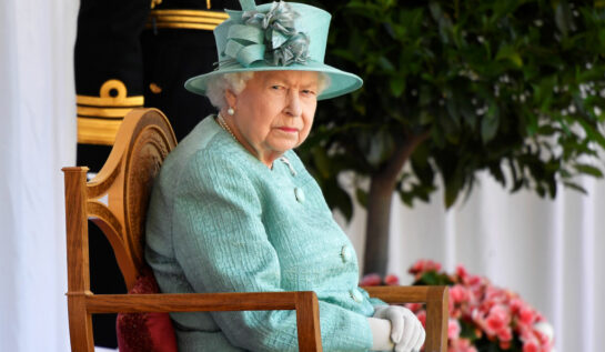 Regina Elisabeta, îmbrăcată în verde, la un eveniment în 2020