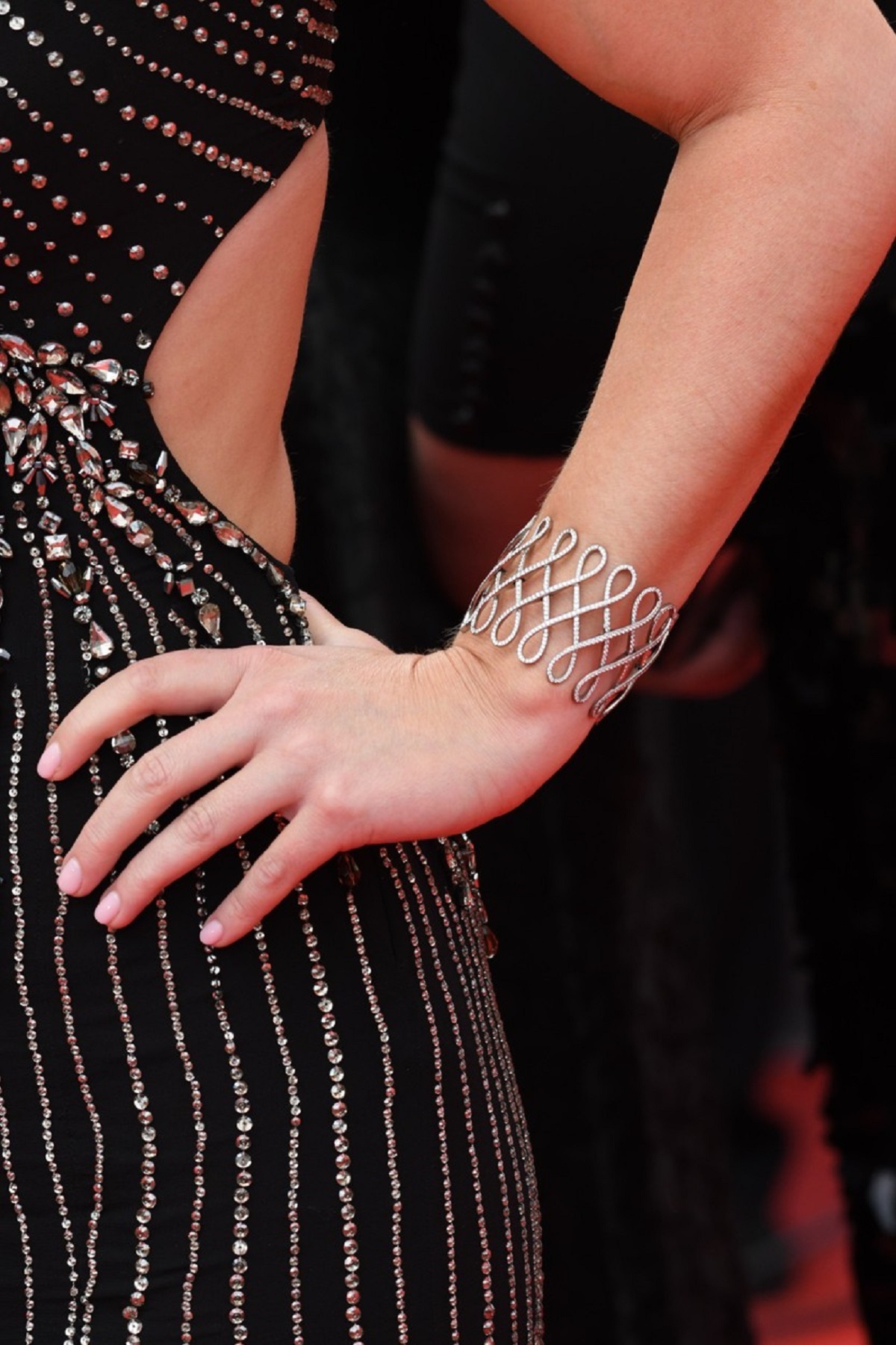 Rochia neagră cu pietre prețioase purtată de Lady Eliza Spencer la Festivalul de Film de la Caness 2022