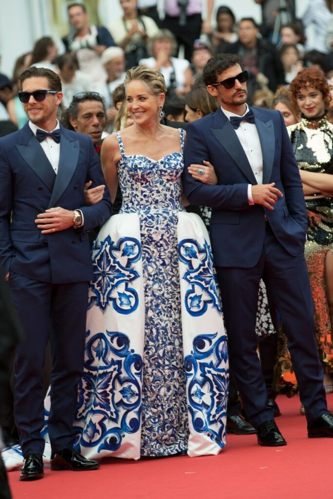 Sharon Stone a venit însoțită la premiera filmului Forever Young de la Cannes