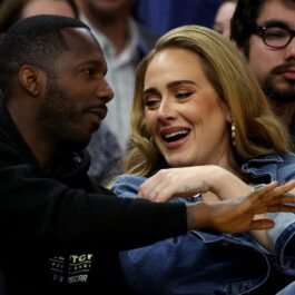 Adele alături de Rich Paul în timp ce participă împreună la un meci de baschet