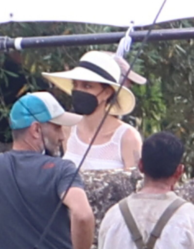 Angelina Jolie, fotografiată în Italia, pe platourile regizorale ale noului ei film