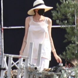 Angelina Jolie, într-o ținută albă, vaporoasă