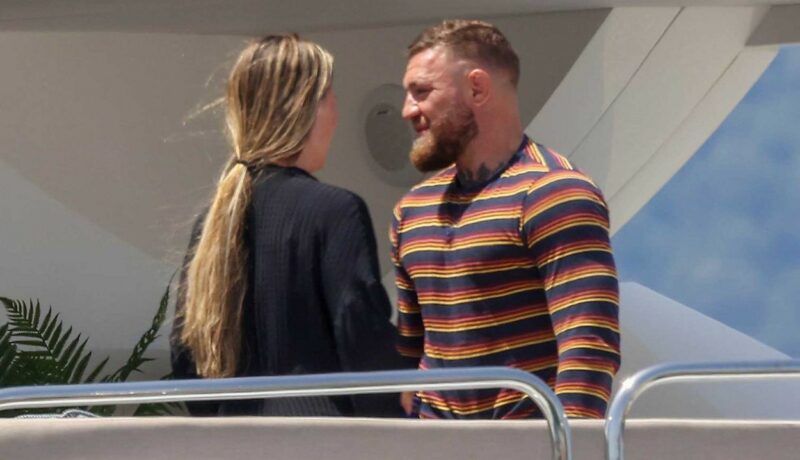 Conor McGregor se relaxează cu familia în Saint Tropez. Sportivul și-a dus copii și logodnica într-o vacanță pe iaht