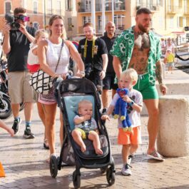 Conor McGregor, la o plimbare cu familia, în Saint Tropez