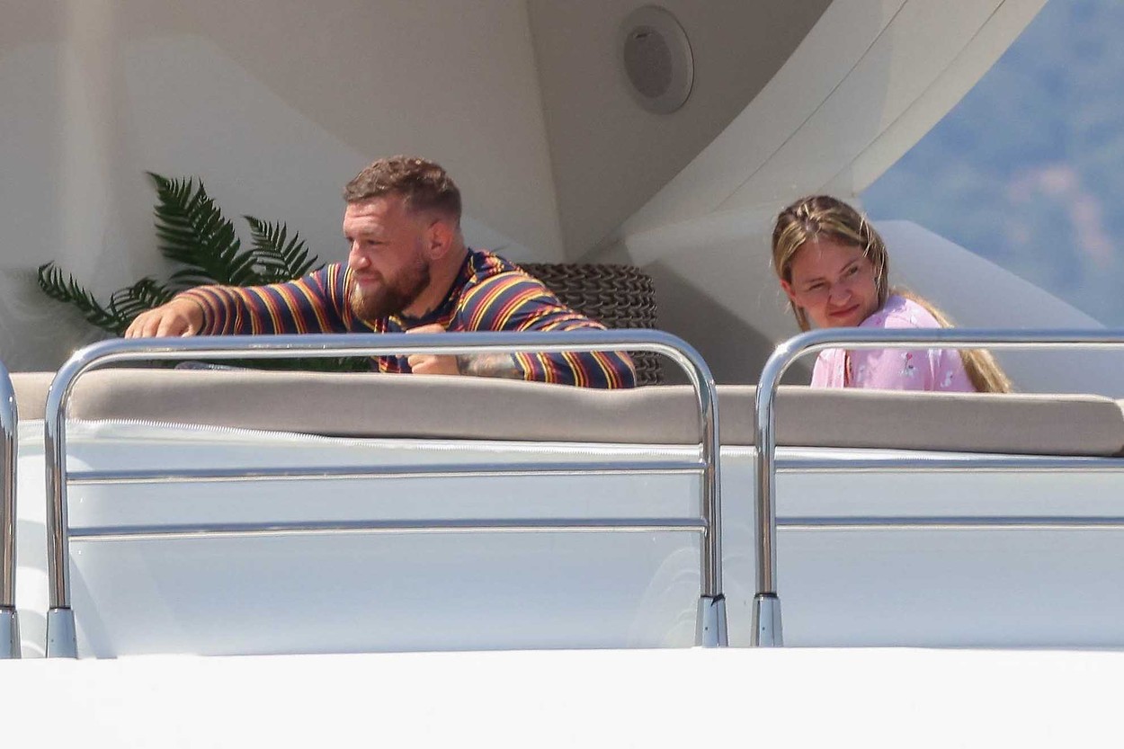 Conor McGregor, la bordul iahtului său, cu logodnica Dee Devlin