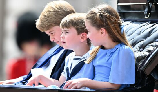 Copiii Ducilor de Cambridge și-au făcut debutul la Trooping the Colour. Au fost însoțiți în trăsură de Kate Middleton și Ducesa de Cornwall