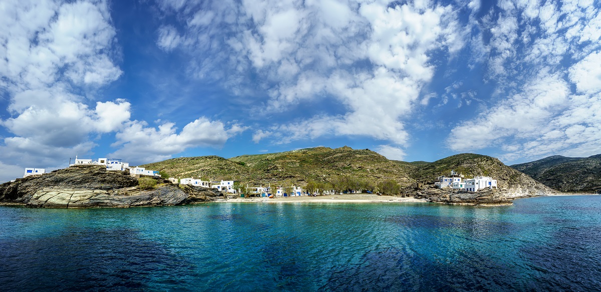 Fotografie cu una din principalele insule mai puțin cunoscute din Europa, insula Tinos din Grecia
