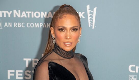 Jennifer Lopez a participat la premiera documentarului Halftime. Cântăreața a strălucit într-o rochie neagră