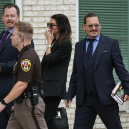 Johnny Depp, alături de avocați, la procesul cu Amber Heard