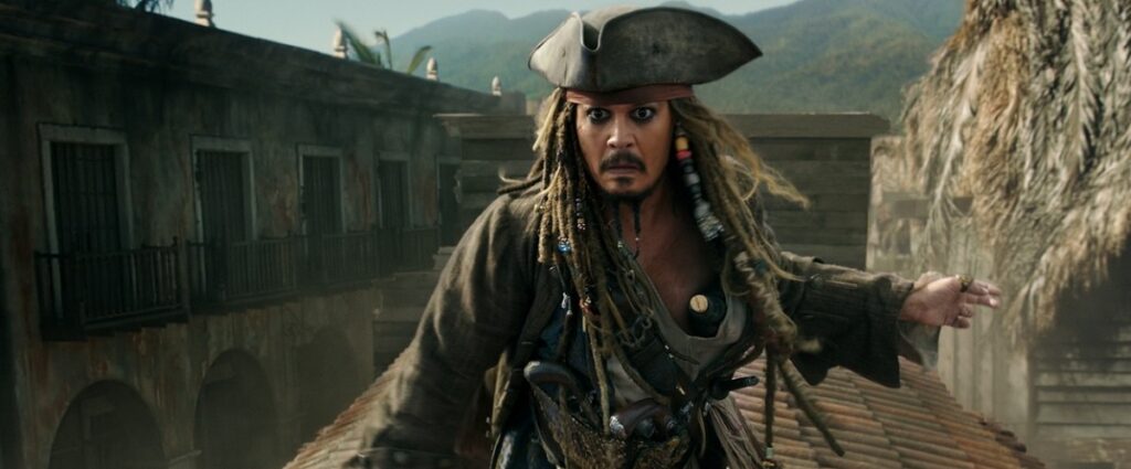 Johnny Depp care a împlinit 59 de ani în filmul Pirații din Caraibe
