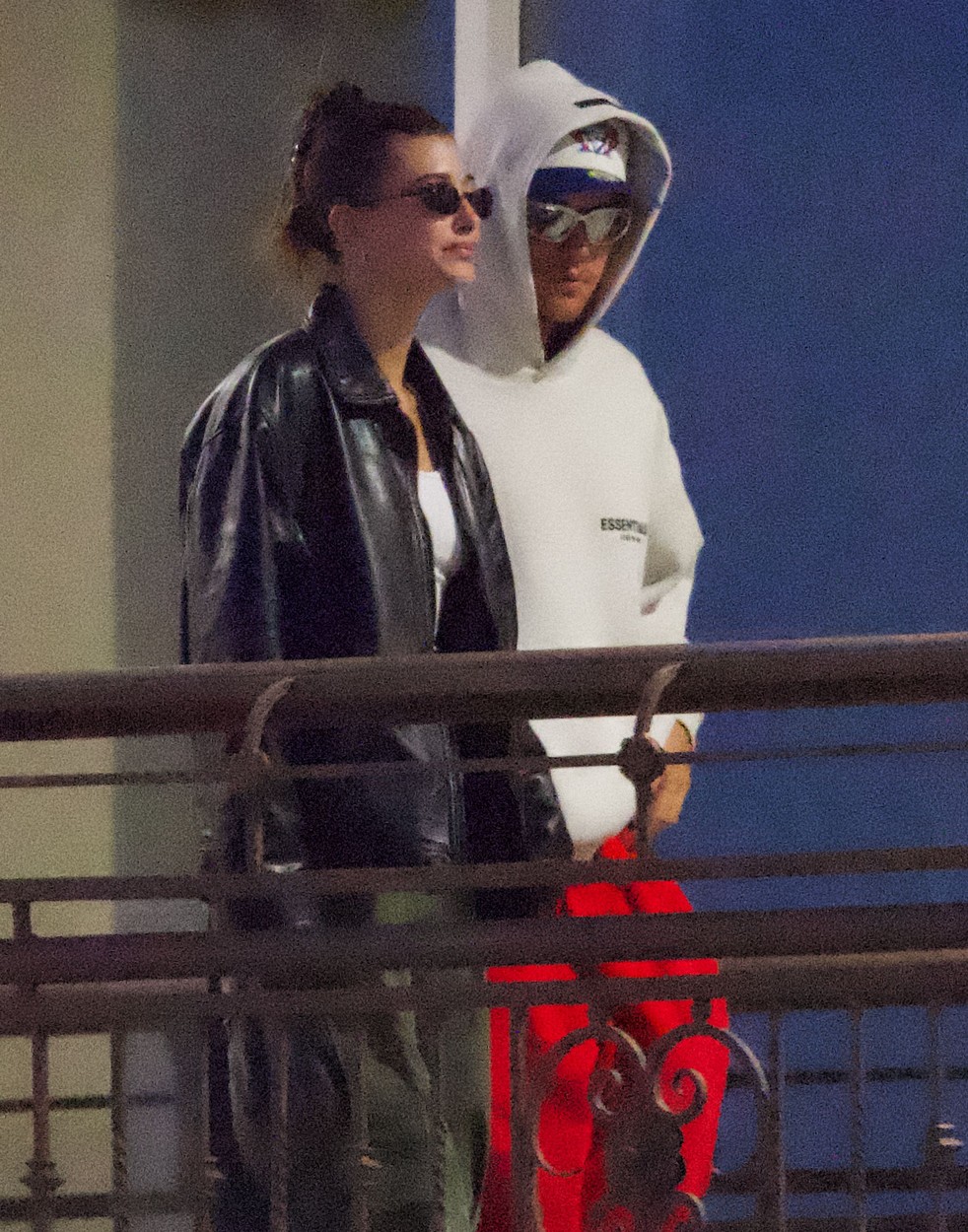 Justin Bieber, îmbrăcat sport, în aeroport în Los Angeles