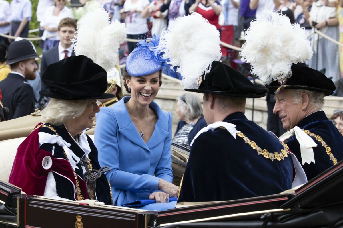 Kate Middleton, în trăsură la Ordinul Jartierei, alături de Prințul William și Ducesa de Cornwall