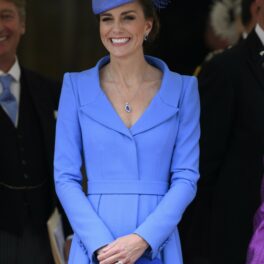 Kate Middleton într-o rochie albastră la Ordinul Jartierei
