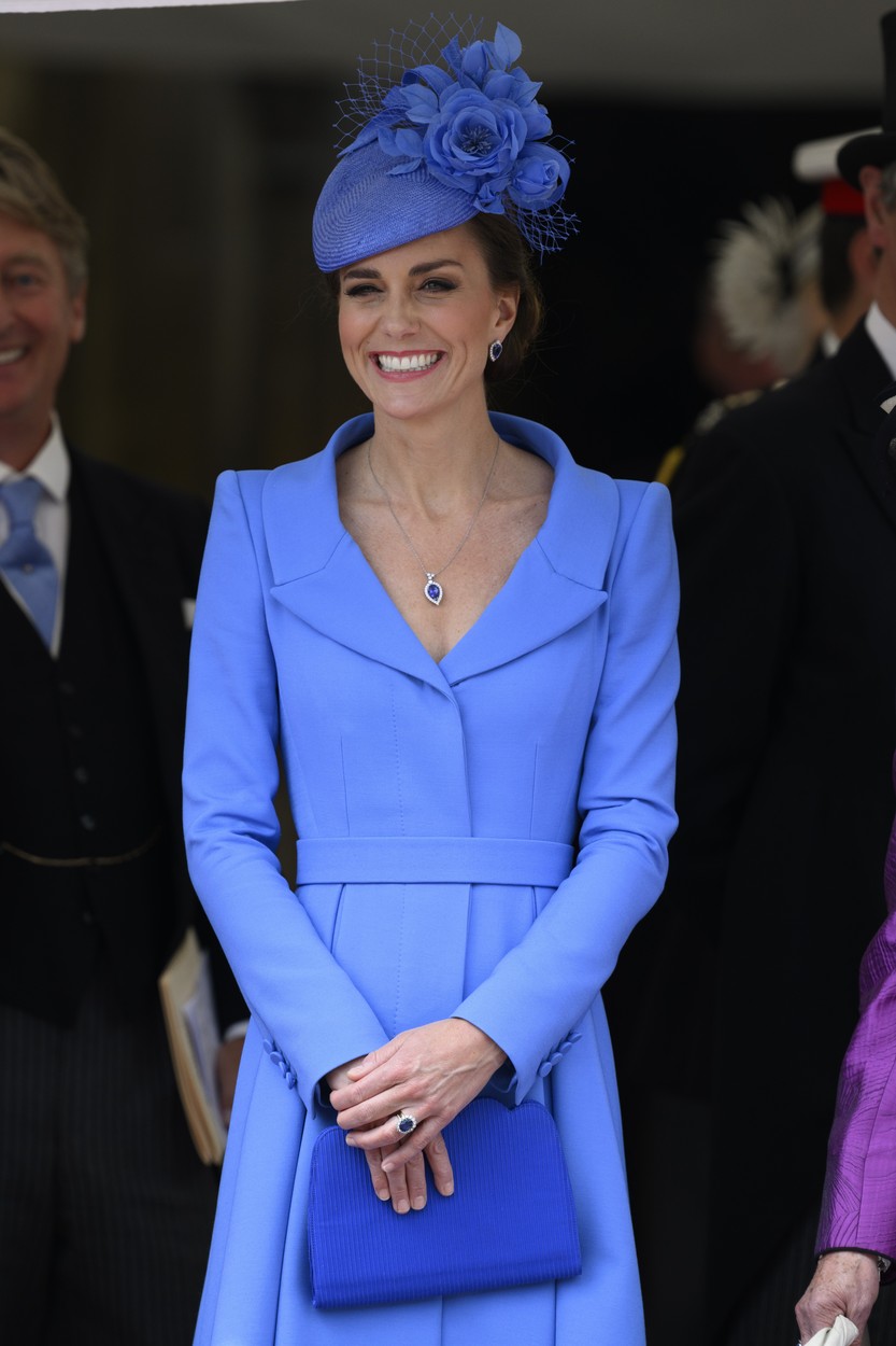 Kate Middleton într-o rochie albastră la Ordinul Jartierei