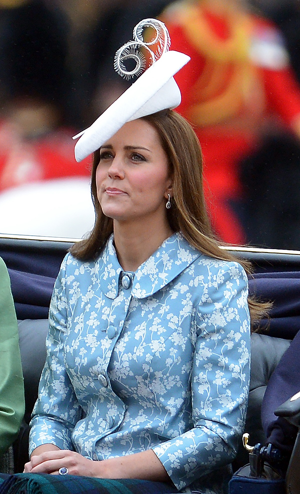 Una din pălăriile purtate de Kate Middleton la parada Trooping the Colour din 2015