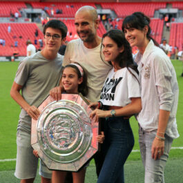Pep Guardiola cu familia sa, pe terenul de fotbal