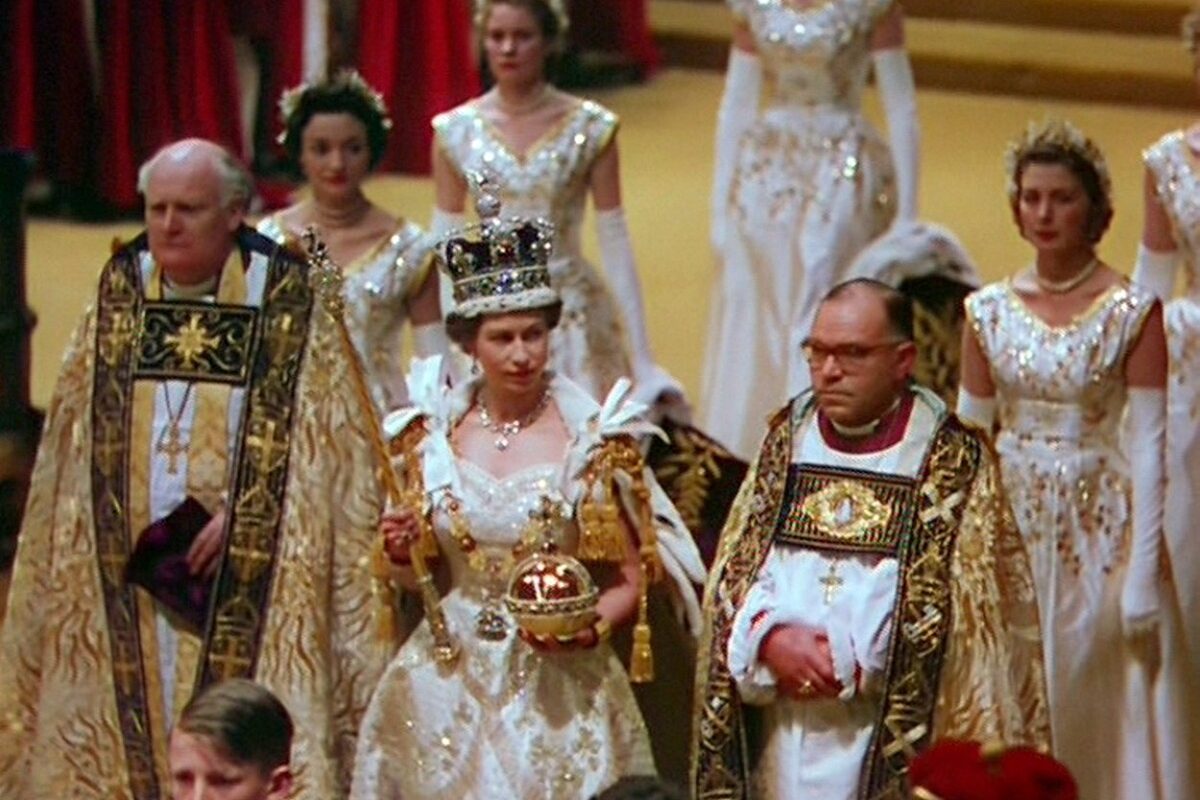 Rochia purtată de Regina Elisabeta în Ziua Încoronării alături de ceilalți participanți la ceremonie