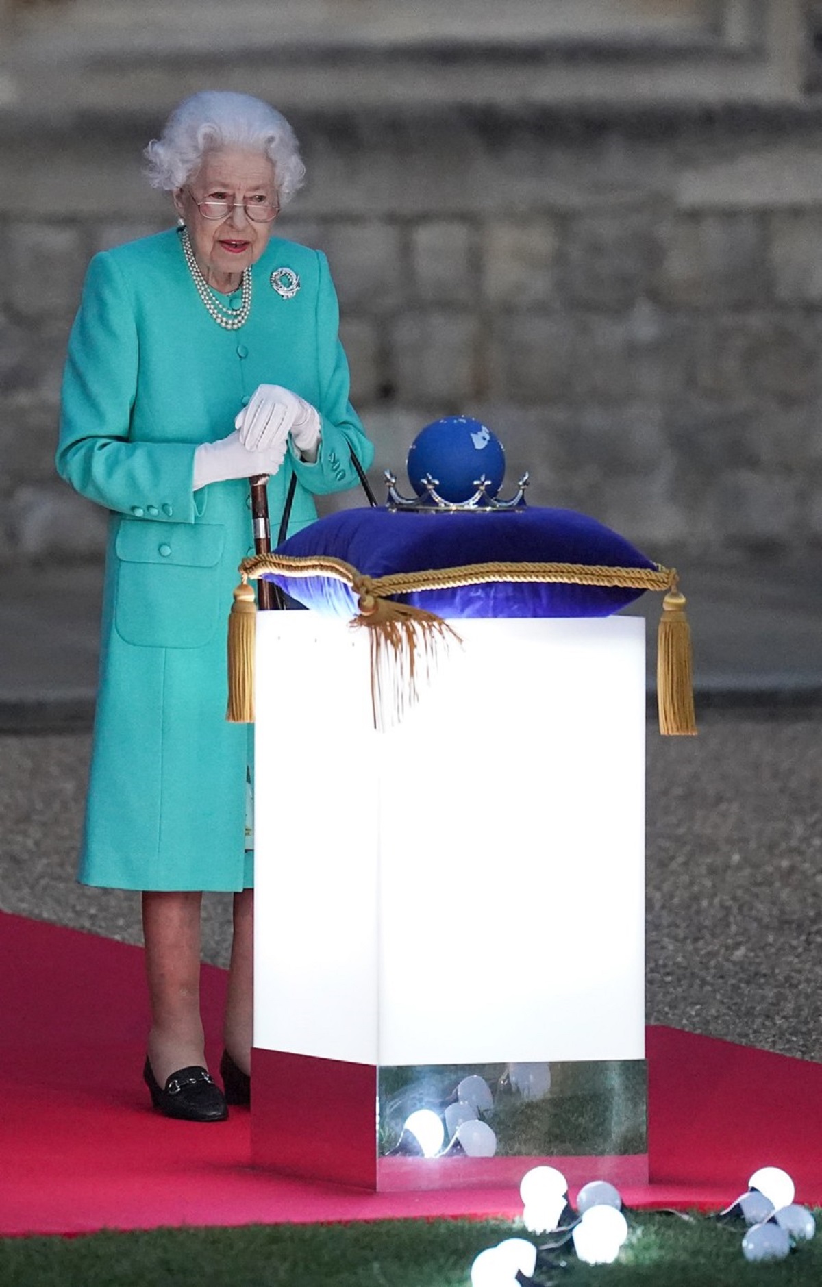 Regina Elisabeta a luat parte la ceremonia de aprindere a torțelor de la Castelul Windsor
