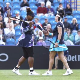 Serena Williams alături de Ons Jabeur au făcut echipă în meciul de la Eastnourne