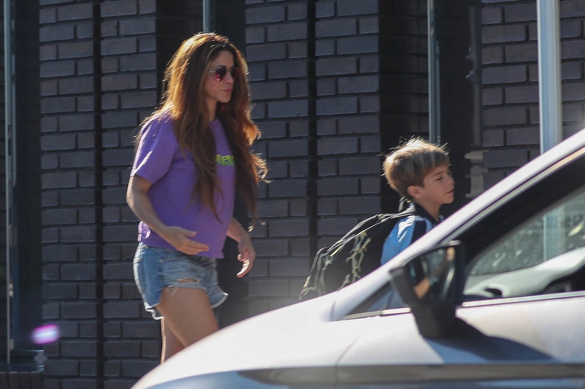 Shakira a fost pozată în timp ce își ducea fiul la școală