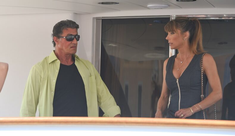 Sylvester Stallone, alături de soția sa, pe un iaht