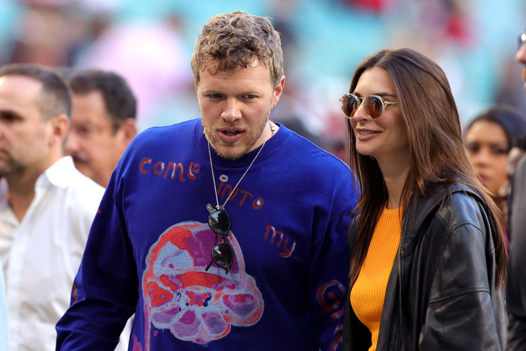 Emily Ratajkowski și soțul ei, la Super Bowl