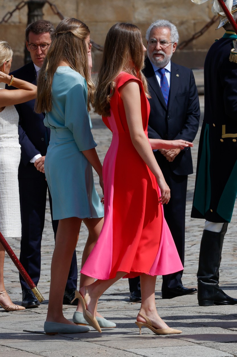 Fiicele Reginei Letizia, la un eveniment, îmbrăcate elegant