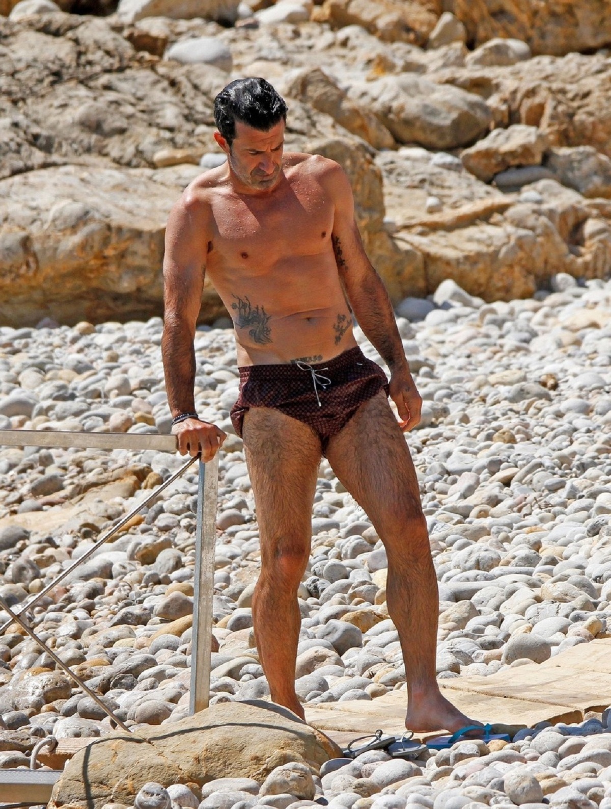 Luis Figo a mers în vacanță în Ibiza și a fost pozat la bustul gol