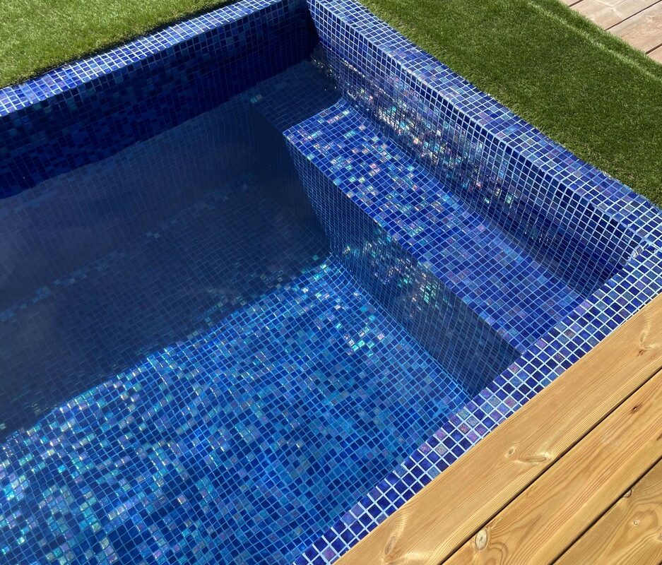 O piscină pe care un bărbat a construit-o pentru cei doi copii