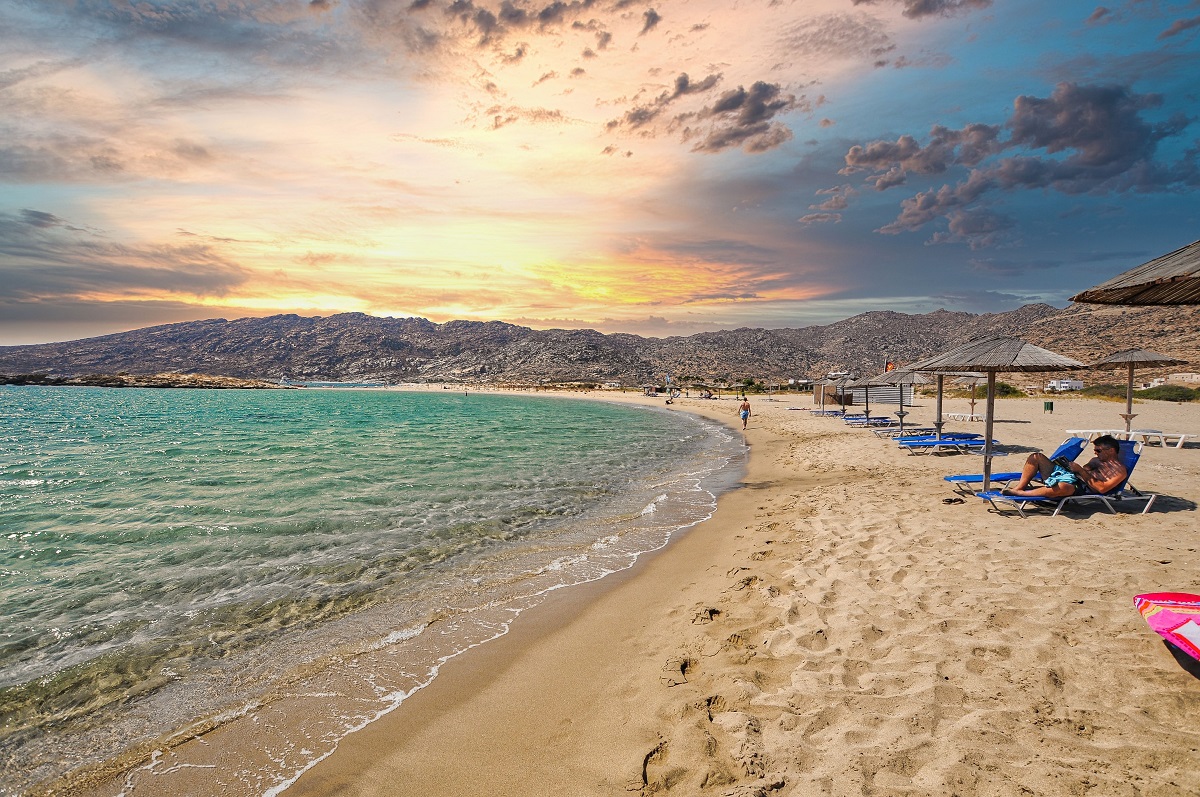 Panoramă cu plaja Manganari una din cele mai fruoase plaje din Grecia