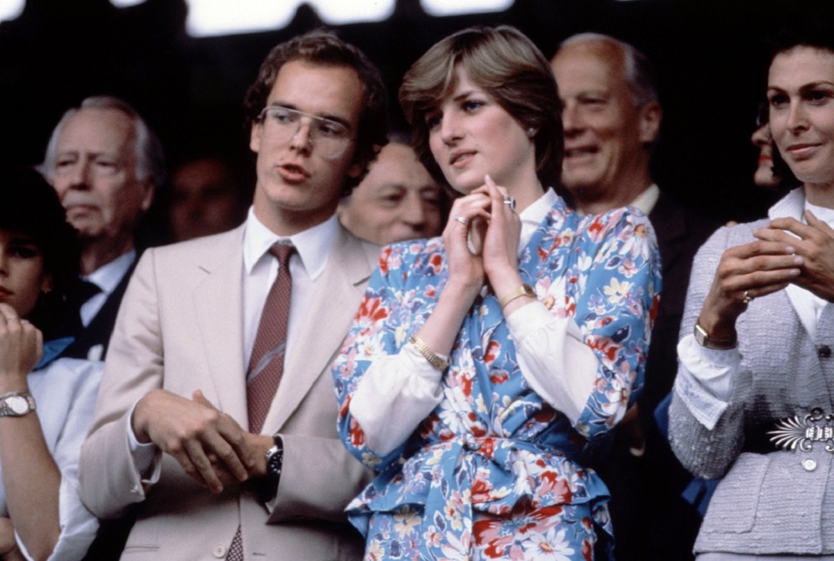 prințesa Diana a participat la Wimbledon în anul 1981 și a purtat un sacou cu umerii bufanți, pentru ca mai târziu Kate Middleton să fie zărită cum i-a adus un tribut Prințesei Diana