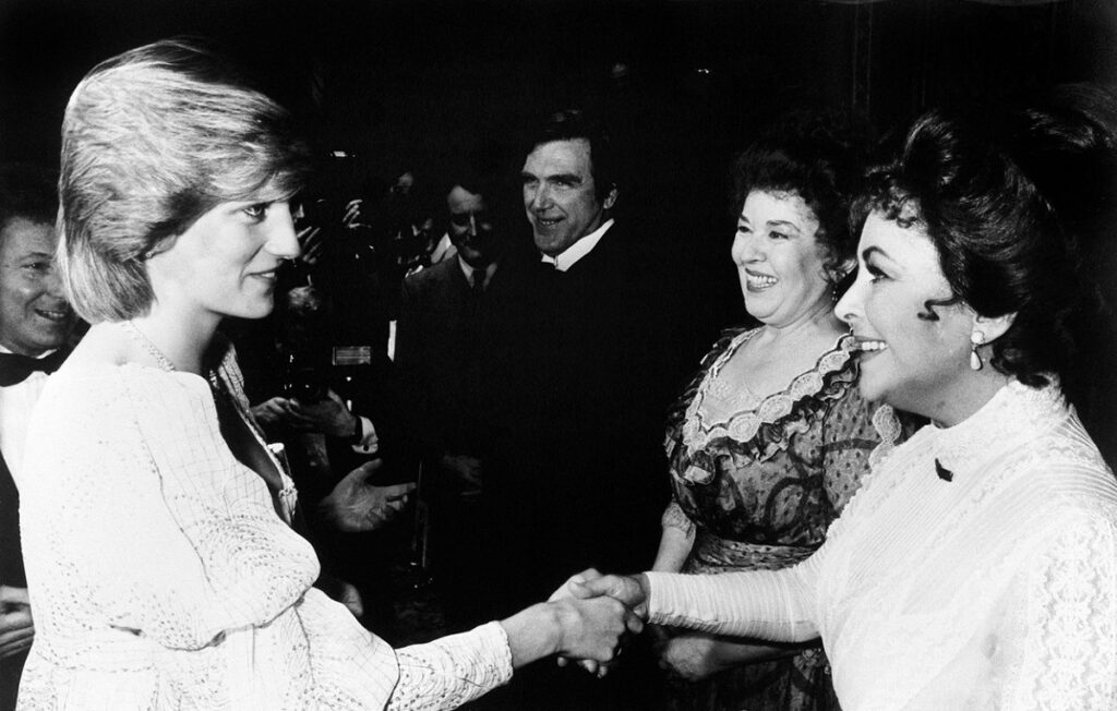 Elizabeth Taylor este una din primele vedete care au întâlnit-o pe Prințesa Diana