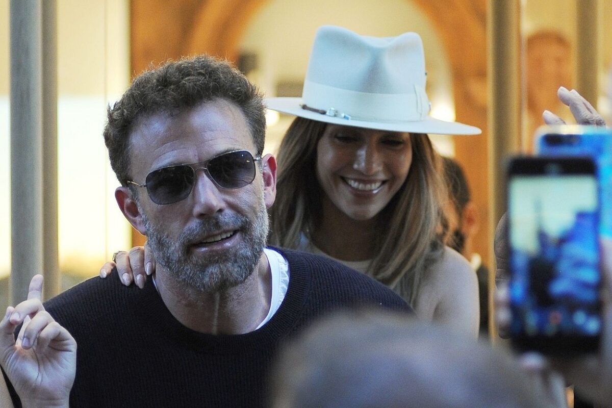 Jennifer Lopez și Ben Affleck la cumpărături în Milano în a doua lor lună de miere