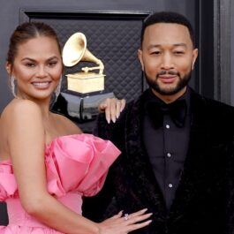 Chrissy Teigen și John Legend la premiile Grammy din 2022