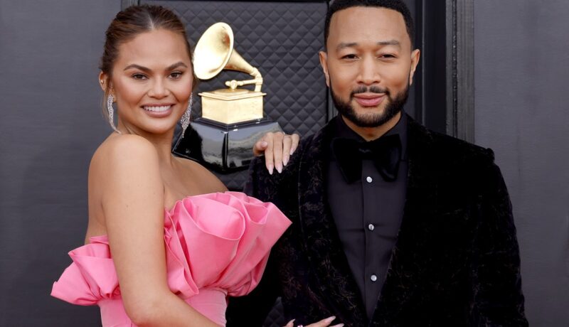 Chrissy Teigen și John Legend la premiile Grammy din 2022