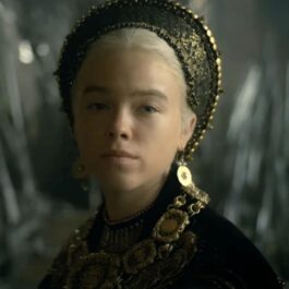 Emma D'Arcy într-o scenă din trailerul seriei House of the Dragon