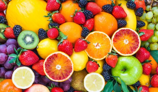 Fructe care reduc inflamația din corp. Ce recomandă nutriționiștii să incluzi în alimentația ta