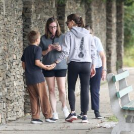 Jennifer Garner a fost surprinsă la plimbre cu familia sa pe străzile din Los Angeles