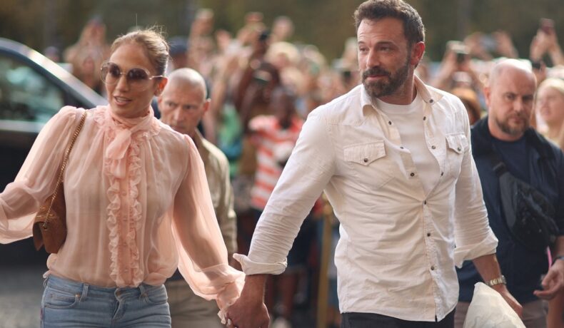 Jennifer Lopez și Ben Affleck care se țineau de mână în luna de miere la Paris s-au separat
