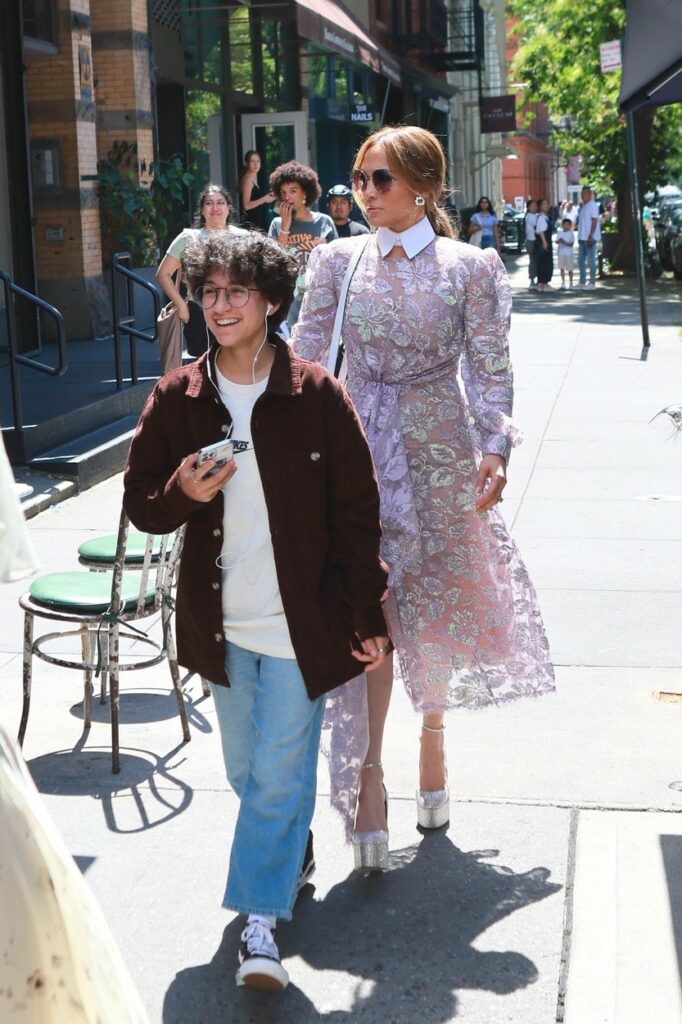 Jennifer Lopez a luat prânzul cu fiica sa Emme în New York