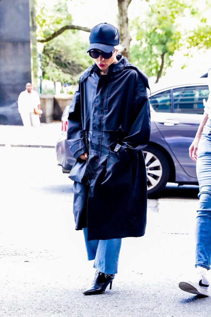 Lady Gaga s-a întors în New York și a purtat o ținută casual