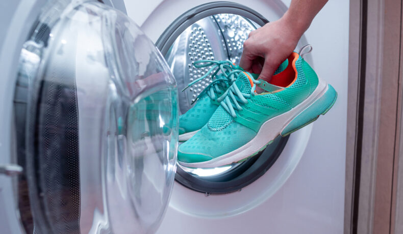 Pantofi sport, în mașina de spălat rufe