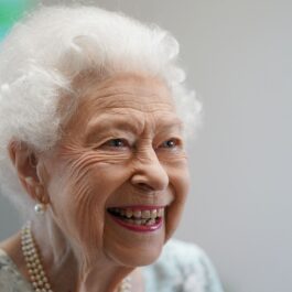 Regina Elisabeta la o întâlnire publică