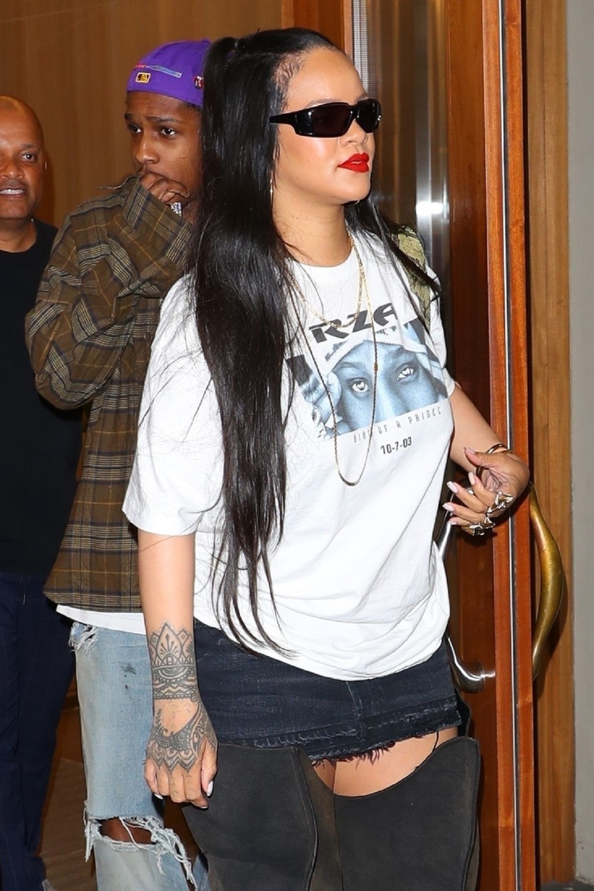 Rihanna a mers la întâlnire cu A$AP Rocky în New York și a purtat un tricu alb