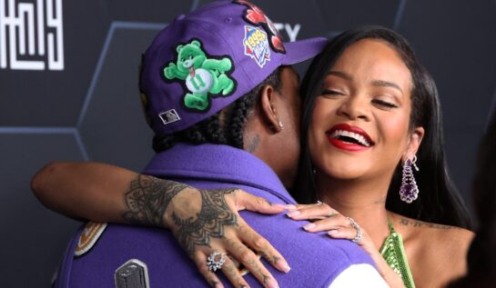 Rihanna și A$AP Rocky au fost văzuți pentru prima dată alături de copilul lor. Cei doi părinți au zburat cu un avion privat în Los Angeles