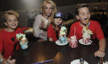 Britney Spears, alături de cei doi copii, la distracție
